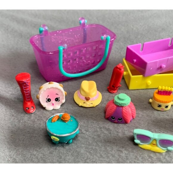 Shopkins Miniature Figures & Accessories Lot - Moose Toys - Picture 2 of 7
